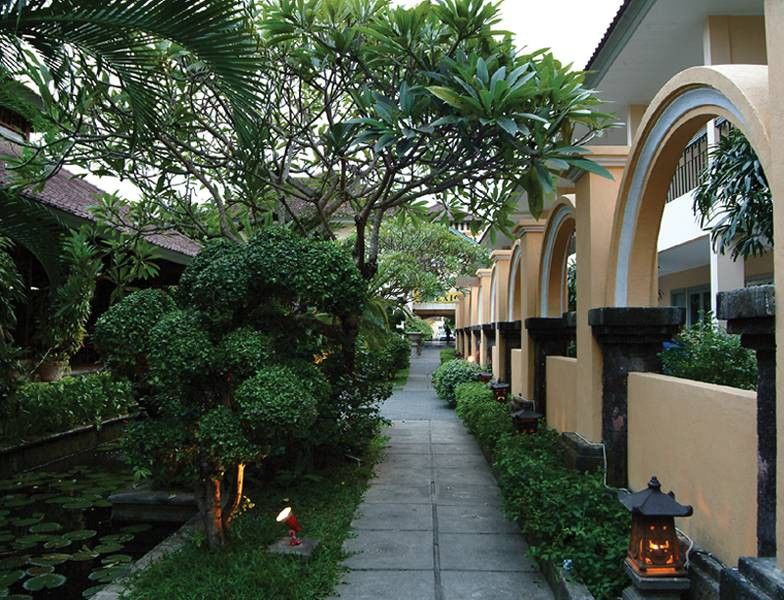Legian Paradiso Hotel Exterior photo